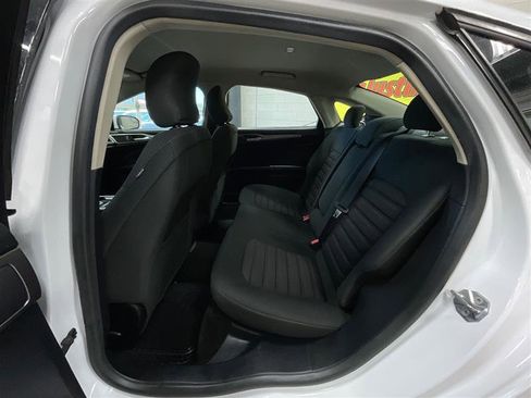 Used 2018 Ford Fusion SE FWD image 19