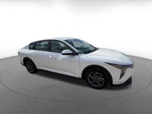 Used 2025 Kia K4 FWD image 2