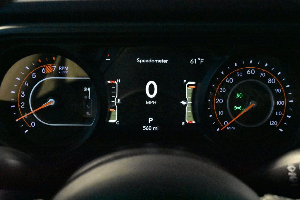 Used 2025 Jeep Wrangler Unlimited Rubicon w/ Convenience Group AWD/4WD image 18