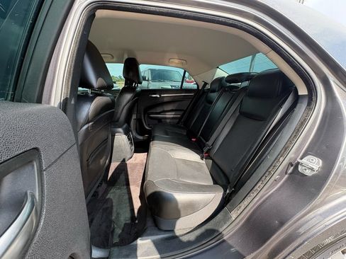 Used 2019 Chrysler 300 Limited AWD/4WD image 23