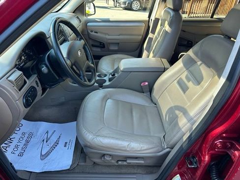 Used 2004 Ford Explorer XLT AWD/4WD image 9