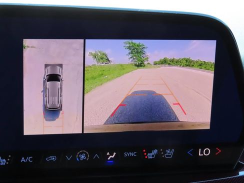 New 2026 Chevrolet Traverse RS w/ LPO, Cargo Package AWD/4WD image 9