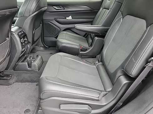 Used 2025 Jeep Grand Cherokee L Laredo AWD/4WD image 16