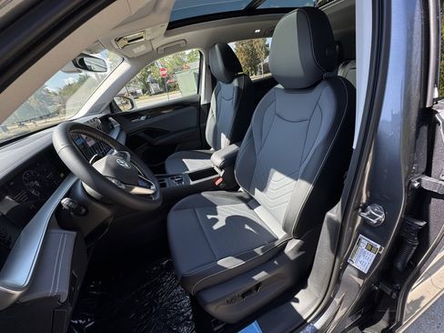 New 2025 Volkswagen Tiguan SE image 20