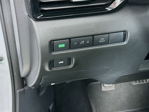 Used 2025 Nissan Sentra SV image 16