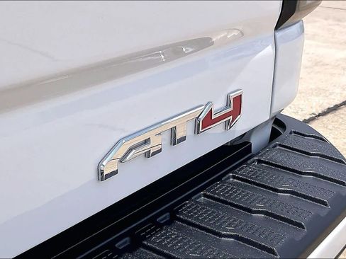 Used 2025 GMC Sierra 2500 AT4 w/ AT4 Premium Plus Package AWD/4WD image 10