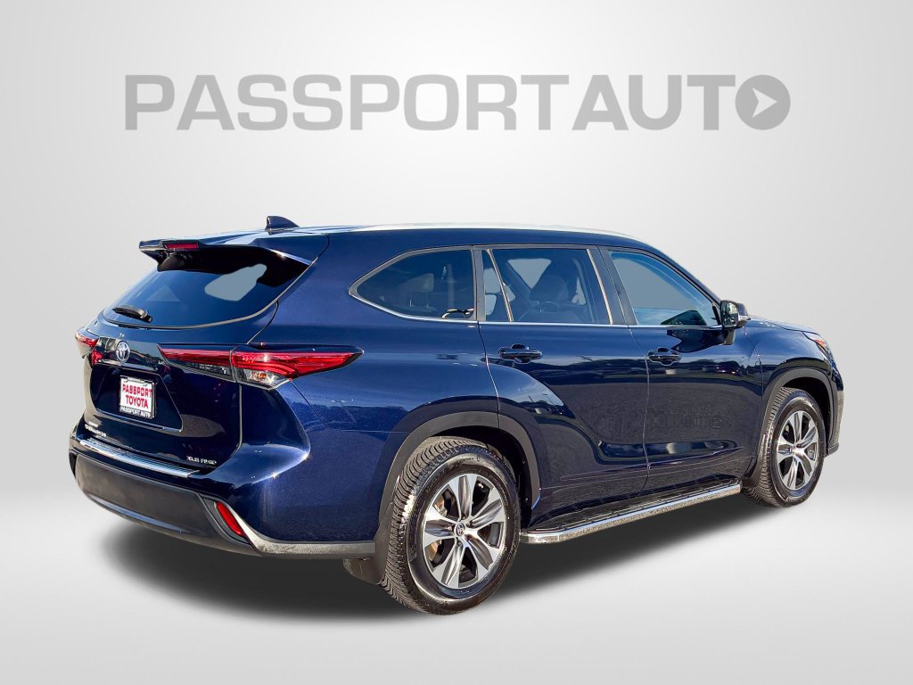 Used 2023 Toyota Highlander XLE AWD/4WD image 8