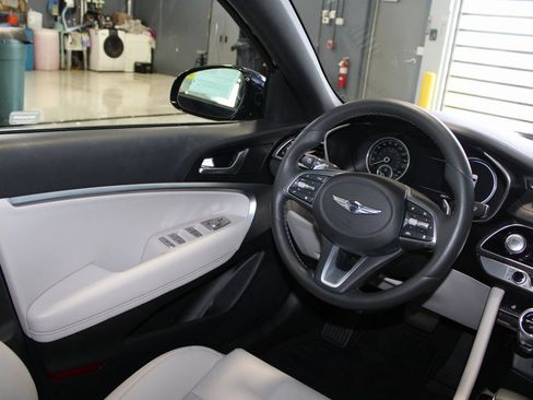 Used 2023 Genesis G70 2.0T image 21