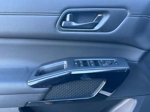 New 2025 Nissan Pathfinder SV image 11