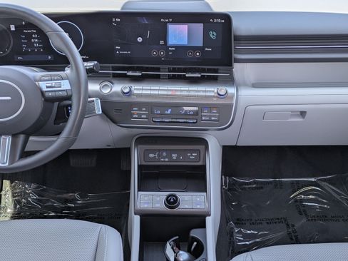 Used 2025 Hyundai Kona Limited AWD/4WD image 17