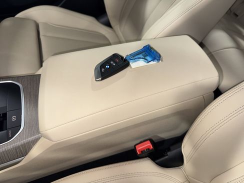 Used 2025 BMW 330i Sedan w/ Convenience Package image 28