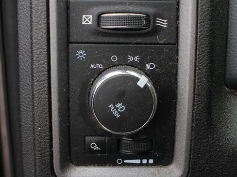Used 2019 RAM 1500 Express AWD/4WD image 9