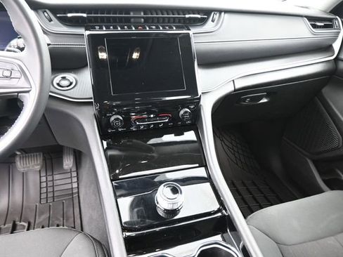 Used 2023 Jeep Grand Cherokee L Laredo RWD image 33