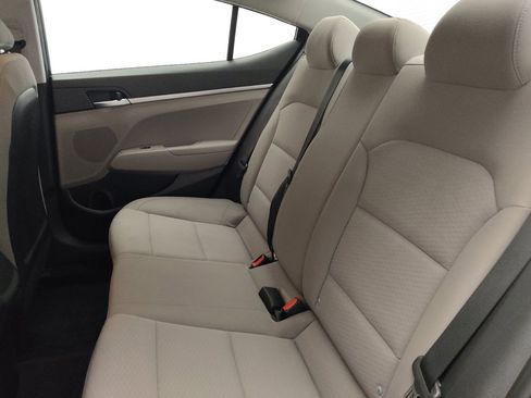 Used 2020 Hyundai Elantra SE FWD image 18