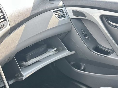 Used 2015 Hyundai Elantra SE w/ Option Group 02 FWD image 32