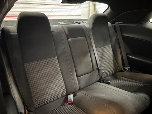 Used 2019 Dodge Challenger R/T RWD image 28