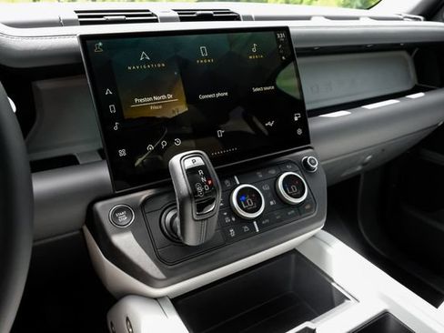 New 2026 Land Rover Defender 130 X-Dynamic SE AWD/4WD image 34
