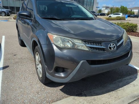 Used 2013 Toyota RAV4 LE FWD image 2