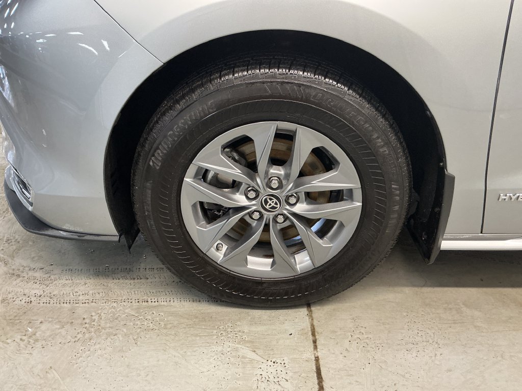 Certified 2021 Toyota Sienna XLE AWD/4WD image 10