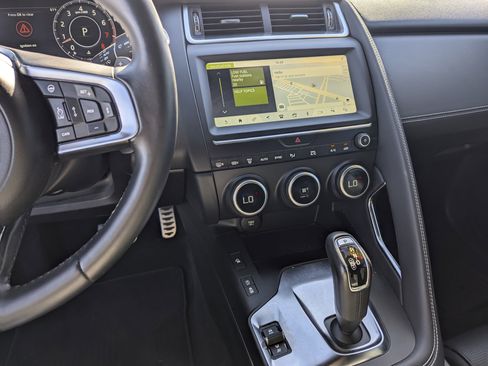 Used 2020 Jaguar E-PACE R-Dynamic HSE image 10