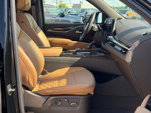 Used 2021 Cadillac Escalade Premium Luxury w/ Driver Assist Tech Package AWD/4WD image 21