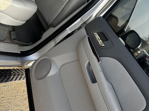 Used 2014 Chevrolet Suburban LT image 20