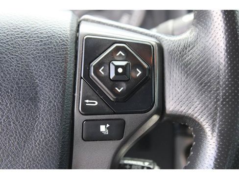 Used 2017 Toyota Tacoma TRD Sport w/ Premium & Technology Package AWD/4WD image 18