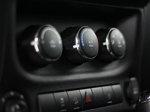 Used 2018 Jeep Wrangler Unlimited Sahara AWD/4WD image 22