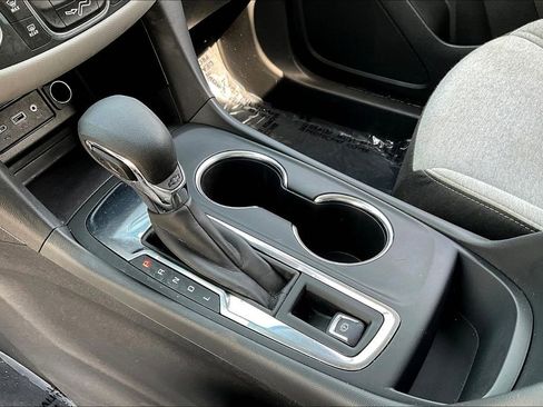 Used 2022 Chevrolet Equinox LS w/ LS Convenience Package image 19