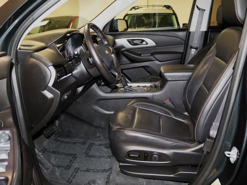 Used 2020 Chevrolet Traverse LT w/ LT Premium Package image 13