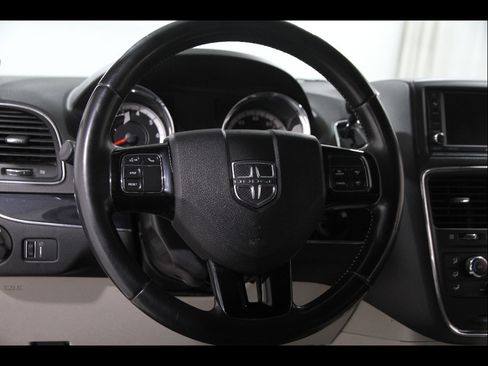 Used 2019 Dodge Grand Caravan SXT FWD image 7