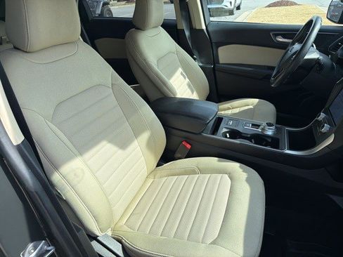 Used 2023 Ford Edge SE image 26