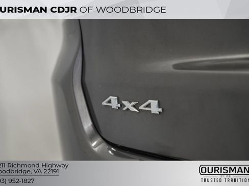Used 2023 Jeep Compass Latitude w/ Sun and Sound Group AWD/4WD image 9