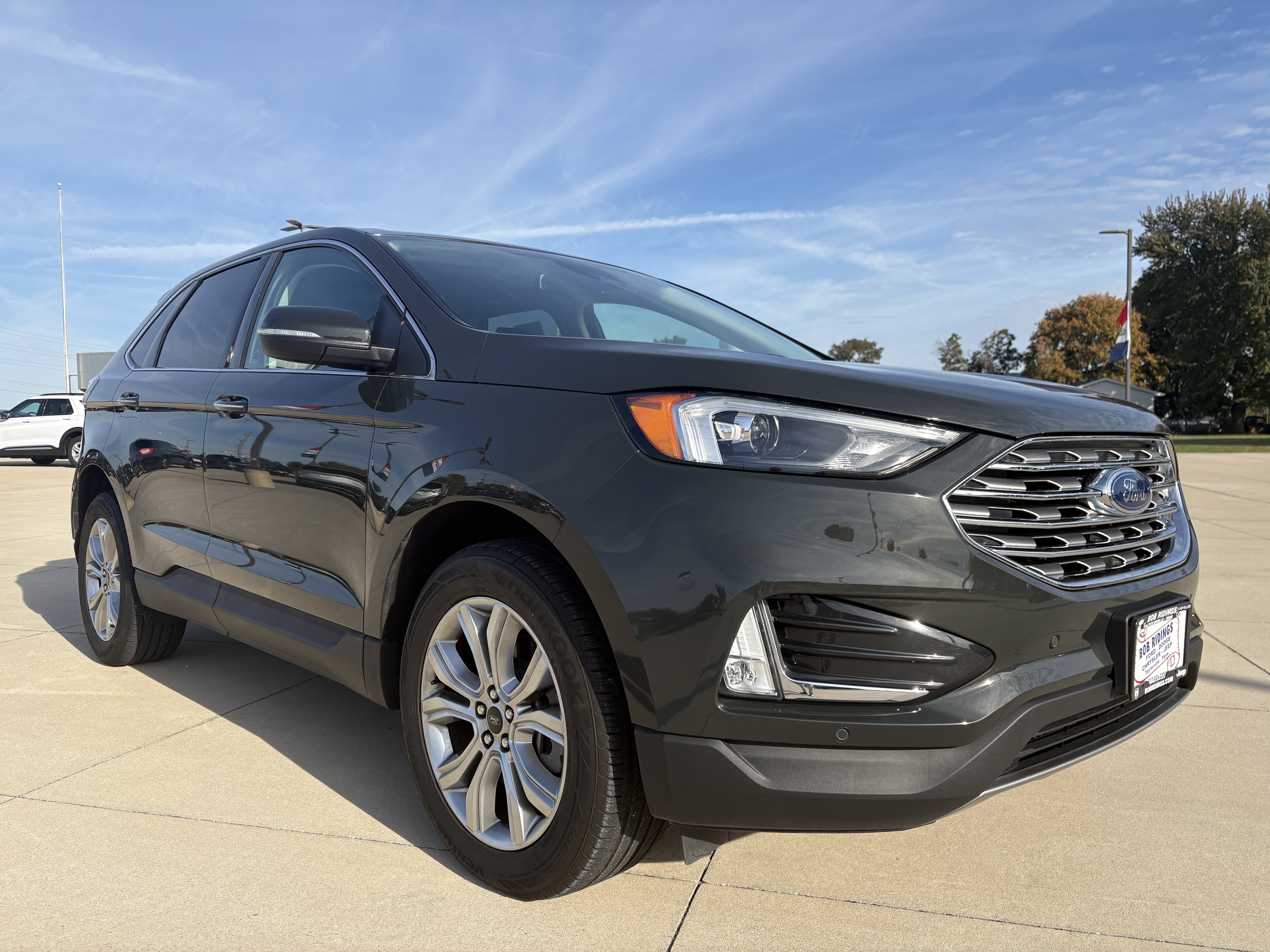 Used 2024 Ford Edge Titanium AWD/4WD image 2