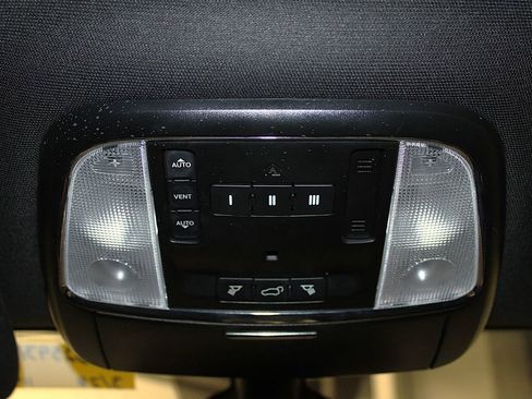 Used 2018 Jeep Grand Cherokee Laredo AWD/4WD image 26