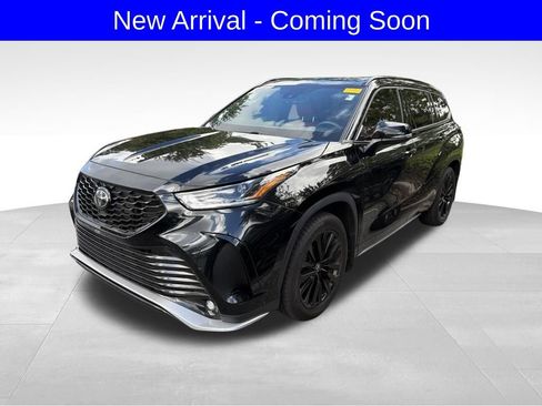 Used 2024 Toyota Highlander XSE FWD image 2