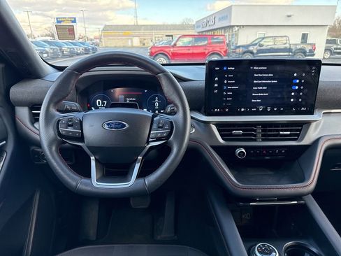 Used 2025 Ford Explorer ST-Line w/ ST-Line Street Pack AWD/4WD image 9