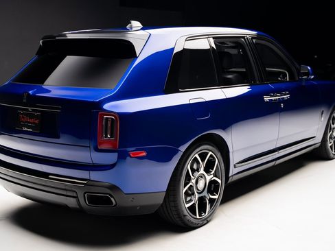 Used 2021 Rolls-Royce Cullinan Black Badge image 32