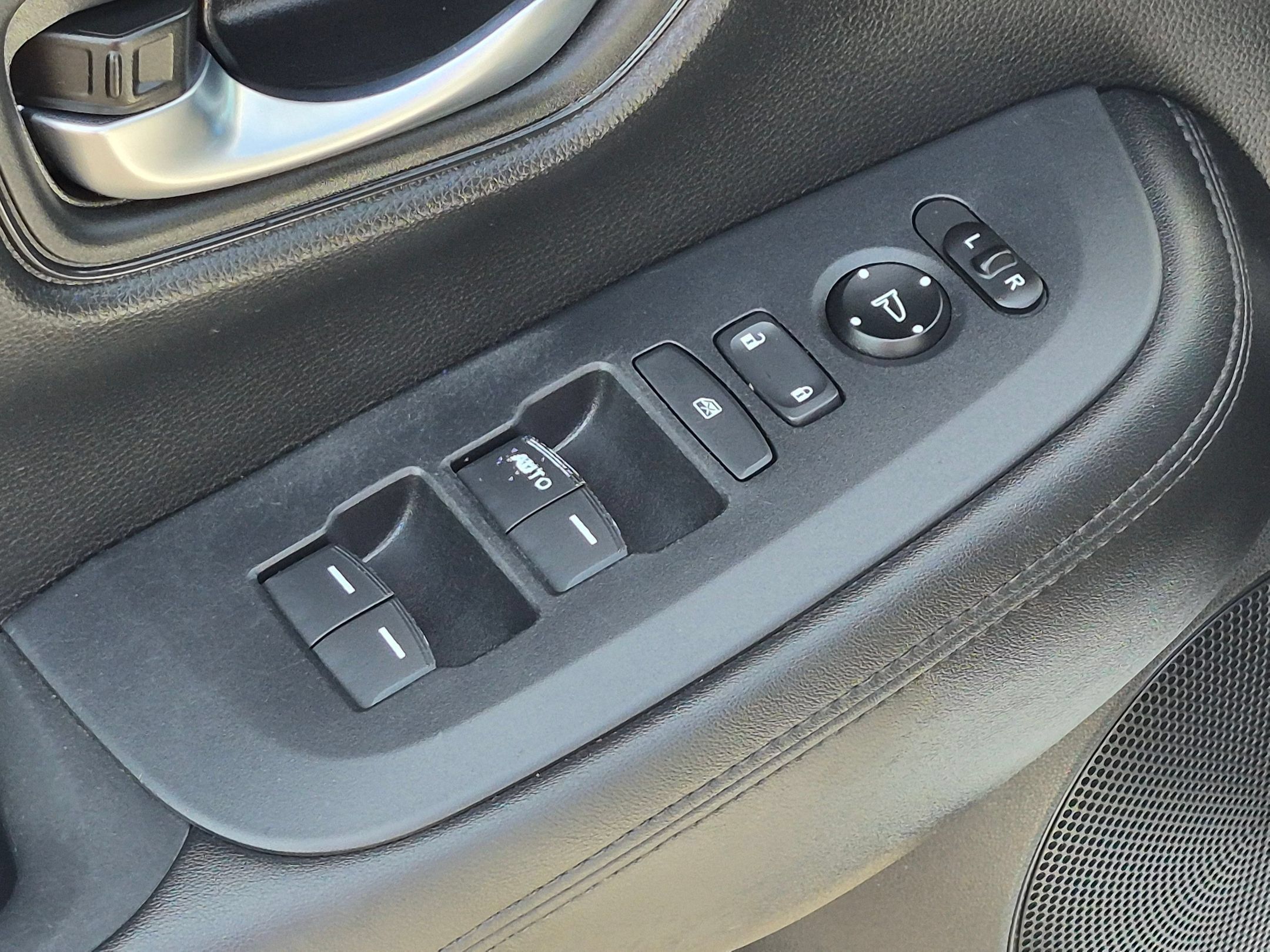 Used 2025 Honda HR-V LX image 13