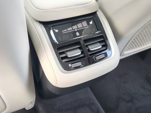 New 2026 Volvo XC90 B6 Ultra w/ Protection Package image 28