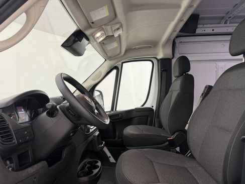 Used 2025 RAM ProMaster 2500 w/ Convenience Group image 14
