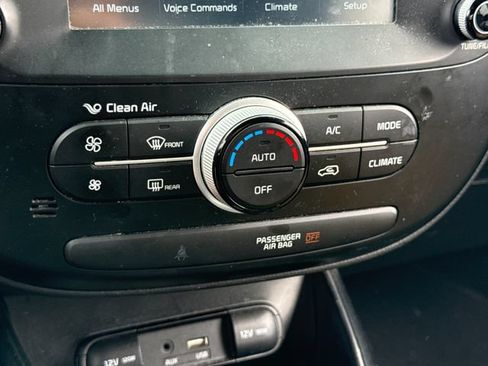 Used 2018 Kia Soul + FWD image 25