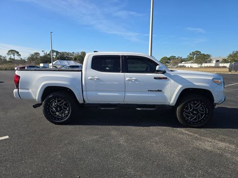 Used 2020 Toyota Tacoma SR image 3