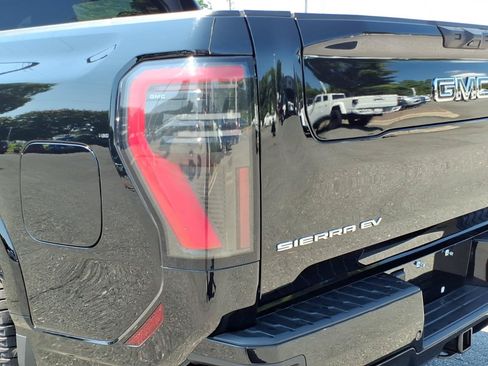 Used 2025 GMC Sierra EV Denali AWD/4WD image 17