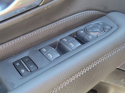 Used 2024 GMC Yukon XL Denali image 23