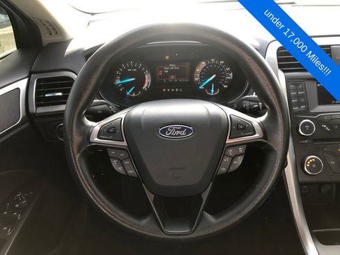 Used 2017 Ford Fusion SE image 11