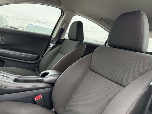 Used 2018 Honda HR-V LX image 10