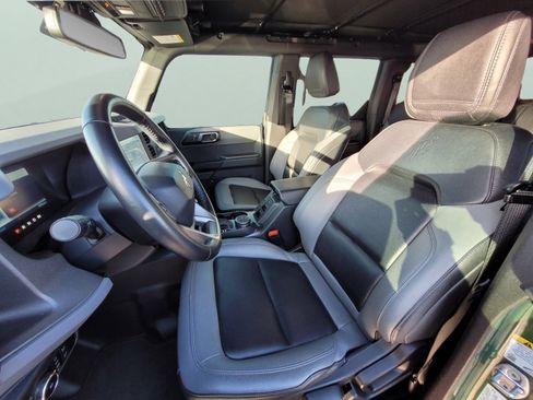 Used 2024 Ford Bronco Big Bend w/ Sasquatch Package image 24