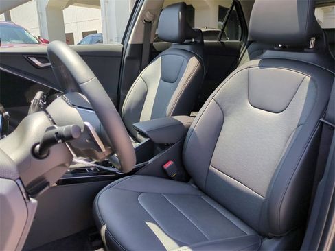 New 2025 Kia Niro SX Touring image 34