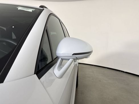 Certified 2024 Porsche Macan AWD/4WD image 12